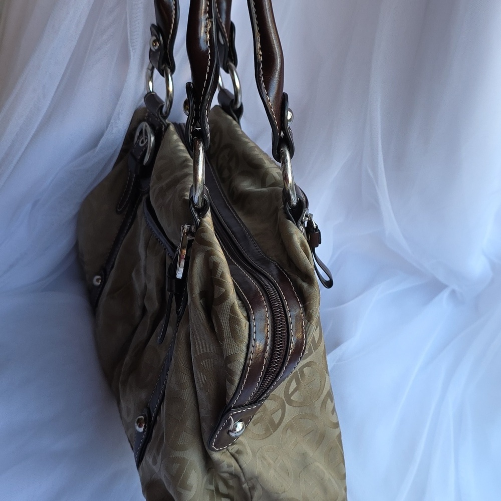 Giani Bernini Elegant Tan Shoulder Bag with Dark Brown Accents - Picture 6 of 12